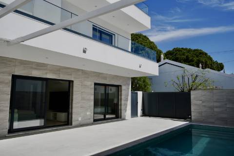 Moradia de Luxo Isolada em Condomínio T3+2 - Manta Rota