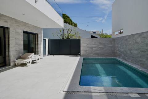 Moradia de Luxo Isolada em Condomínio T3+2 - Manta Rota