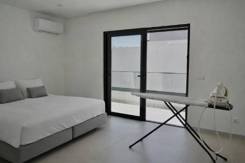 Moradia de Luxo Isolada em Condomínio T3+2 - Manta Rota