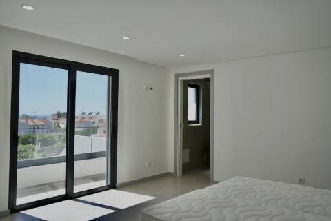 Moradia de Luxo Isolada em Condomínio T3+2 - Manta Rota