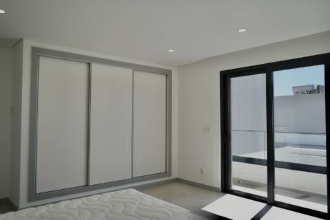 Moradia de Luxo Isolada em Condomínio T3+2 - Manta Rota