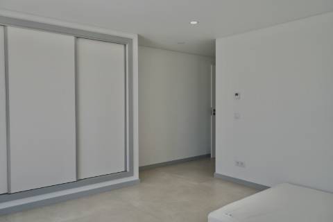 Moradia de Luxo Isolada em Condomínio T3+2 - Manta Rota