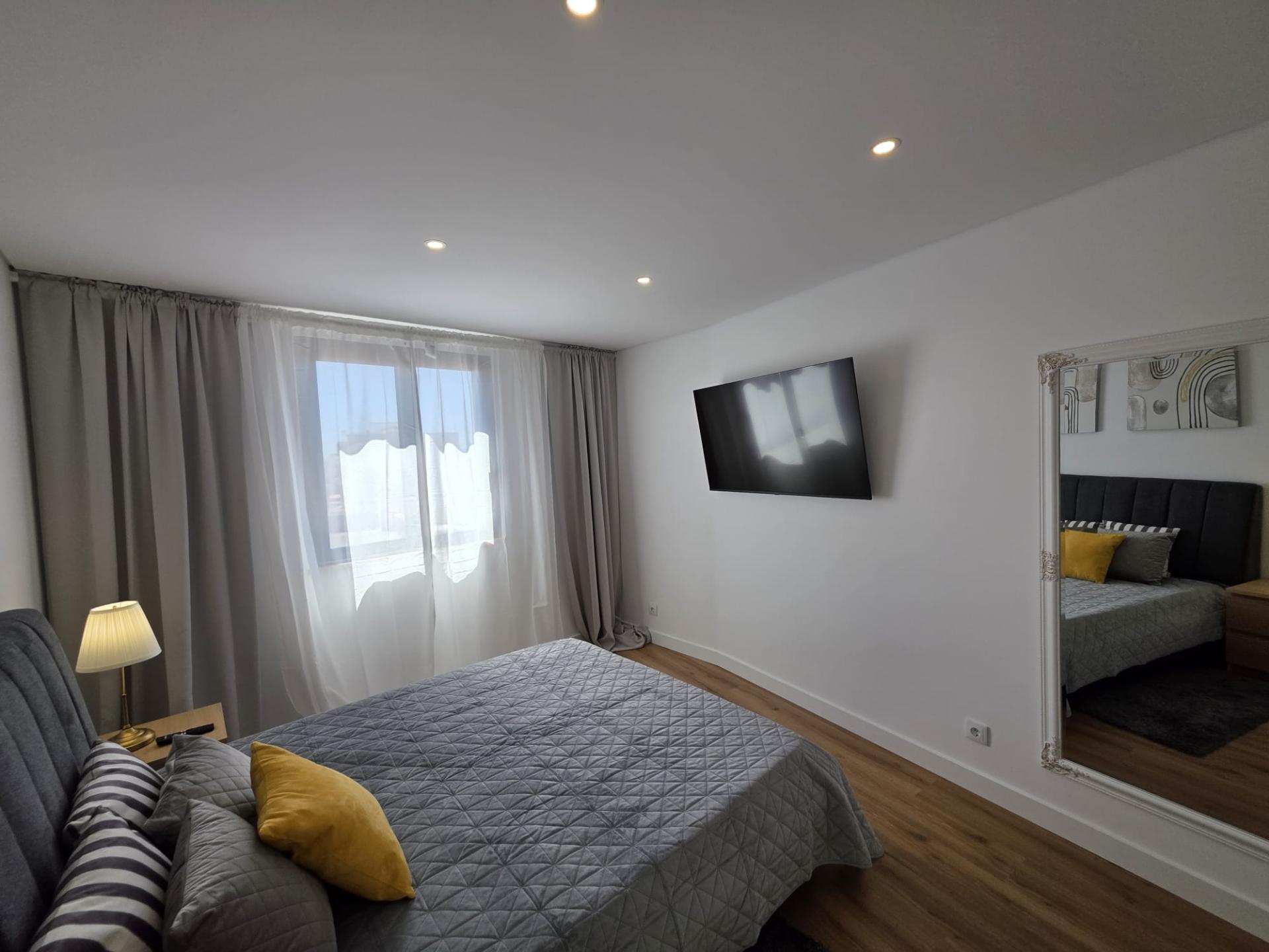 Apartamento T2 novo com garagem box no centro de Olhão.