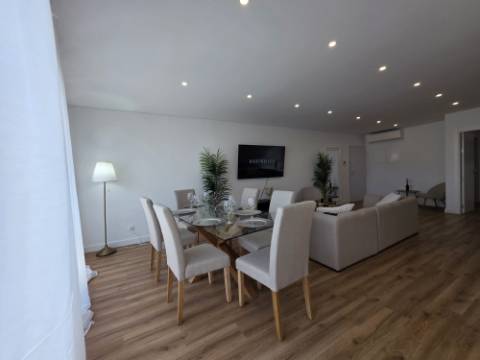 Apartamento T2 novo com garagem box no centro de Olhão.