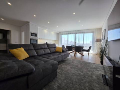 Apartamento T2 novo com garagem box no centro de Olhão.