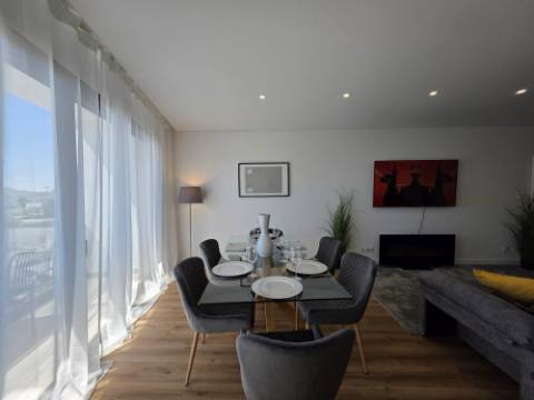 Apartamento T2 novo com garagem box no centro de Olhão.