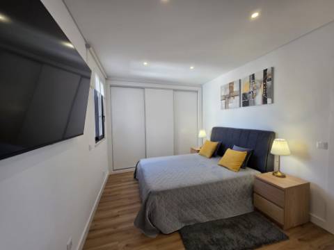 Apartamento T2 novo com garagem box no centro de Olhão.