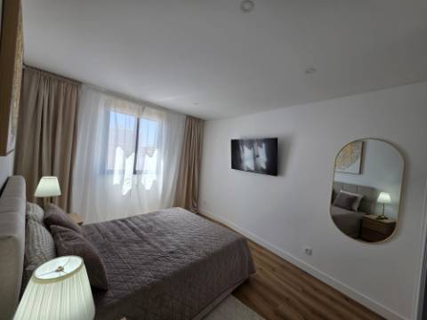 Apartamento T2 novo com garagem box no centro de Olhão.