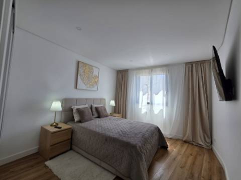 Apartamento T2 novo com garagem box no centro de Olhão.