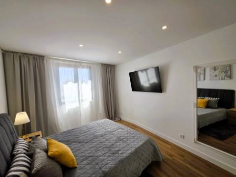 Apartamento T2 Novo com Garagem em Box e Elevador no Centro da Cidade - Excelente Localização e Acabamentos Modernos!