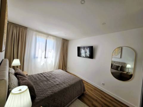 Apartamento T2 Novo com Garagem em Box e Elevador no Centro da Cidade - Excelente Localização e Acabamentos Modernos!