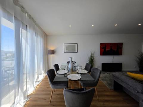 Apartamento T2 Novo com Garagem em Box e Elevador no Centro da Cidade - Excelente Localização e Acabamentos Modernos!
