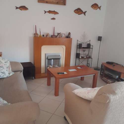 Apartamento T1 amplo, totalmente mobilado, com varandas e excelente luminosidade. Disponível para arrendamento sazonal. Ideal para quem procura conforto, funcionalidade e uma estadia tranquila.