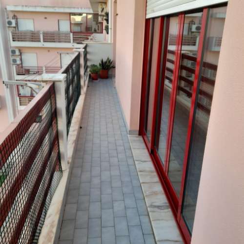 Apartamento T1 amplo, totalmente mobilado, com varandas e excelente luminosidade. Disponível para arrendamento sazonal. Ideal para quem procura conforto, funcionalidade e uma estadia tranquila.