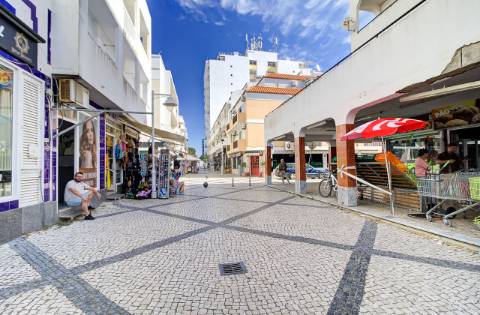 Excelente Oportunidade de Investimento | Snack-Bar Restaurante em Rua Pedonal no Coração de Monte Gordo