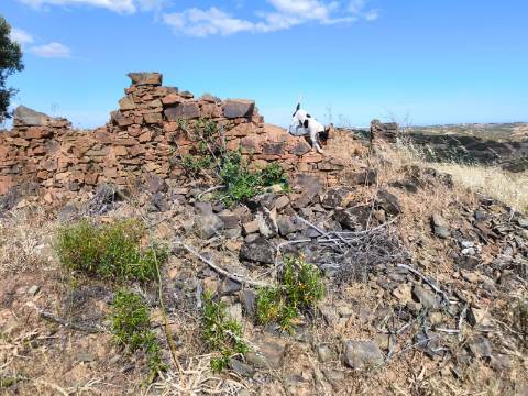 TERRENO MISTO COM 10.000 M² - COM ÁREA URBANA PARA CONSTRUÇÃO - VISTA MAR - VALE ANDREU - CASTRO MARIM - ALGARVE