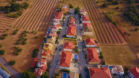 Lote Urbano com Projeto Aprovado para 2 Moradias com Piscina a Poucos Minutos da Praia
