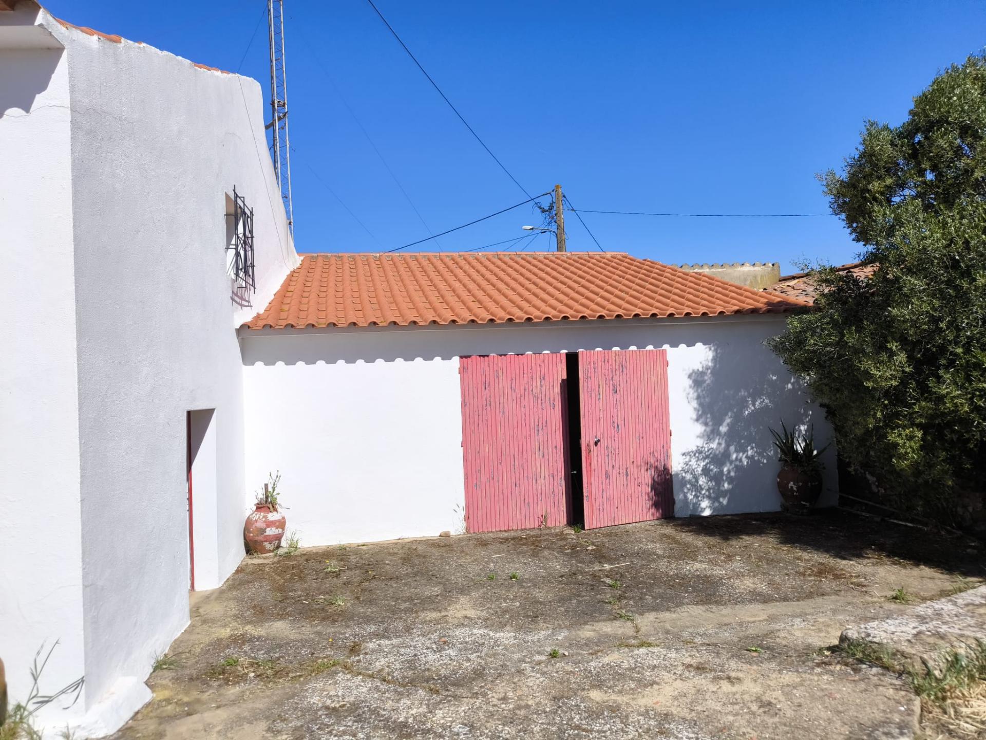 MORADIA T2 COM GARAGEM, ARRUMOS E LOGRADOURO - EM BALURCOS - ALCOUTIM