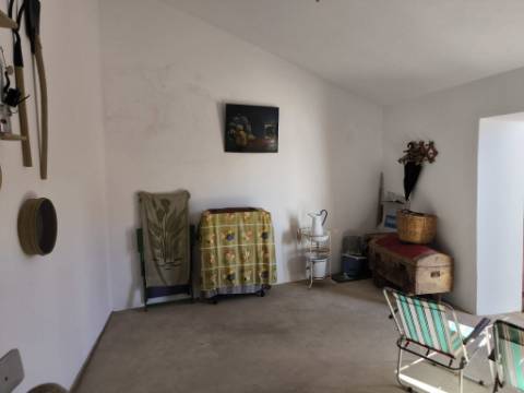 MORADIA T2 COM GARAGEM, ARRUMOS E LOGRADOURO - EM BALURCOS - ALCOUTIM