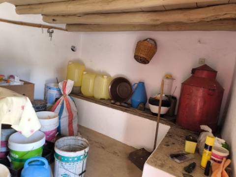 MORADIA T2 COM GARAGEM, ARRUMOS E LOGRADOURO - EM BALURCOS - ALCOUTIM