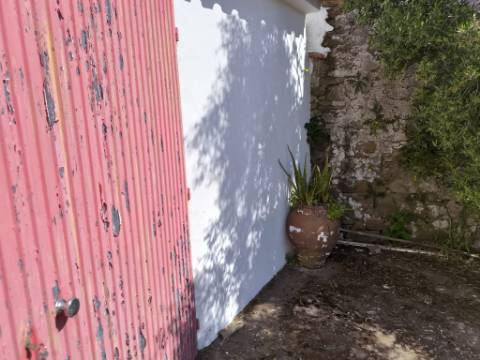 MORADIA T2 COM GARAGEM, ARRUMOS E LOGRADOURO - EM BALURCOS - ALCOUTIM