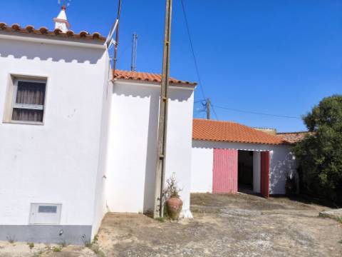 MORADIA T2 COM GARAGEM, ARRUMOS E LOGRADOURO - EM BALURCOS - ALCOUTIM