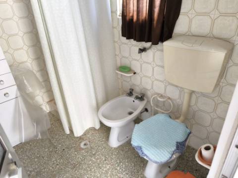 MORADIA T2 COM GARAGEM, ARRUMOS E LOGRADOURO - EM BALURCOS - ALCOUTIM
