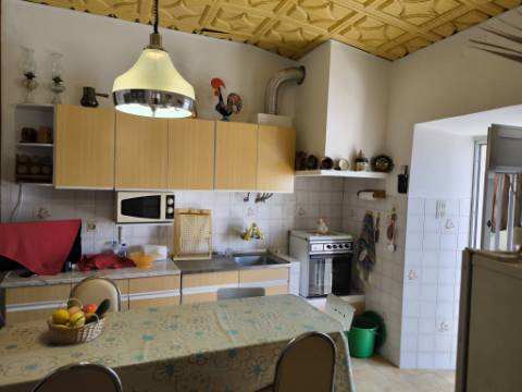 MORADIA T2 COM GARAGEM, ARRUMOS E LOGRADOURO - EM BALURCOS - ALCOUTIM