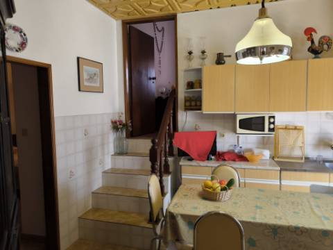 MORADIA T2 COM GARAGEM, ARRUMOS E LOGRADOURO - EM BALURCOS - ALCOUTIM