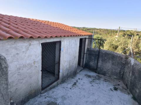 TERRENO URBANO - COM 1580 - COM ARMAZEM 260 M2 - PARA CONSTRUÇÃO DE MORADIA E OU TURISMO - CORTE NOVA - ODELEITE - CASTRO MARIM - ALGARVE