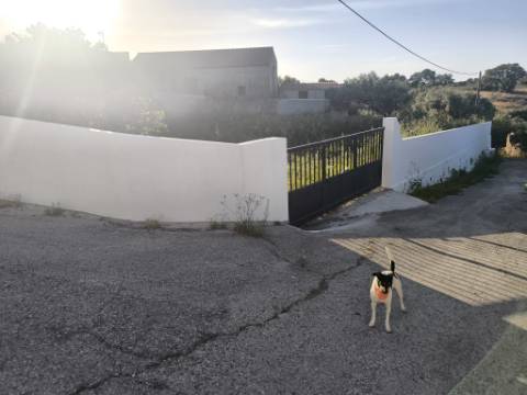 TERRENO URBANO - COM 1580 - COM ARMAZEM 260 M2 - PARA CONSTRUÇÃO DE MORADIA E OU TURISMO - CORTE NOVA - ODELEITE - CASTRO MARIM - ALGARVE
