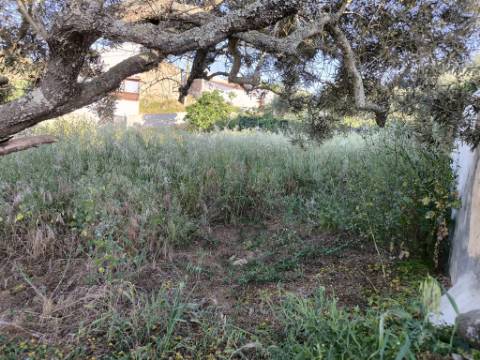 TERRENO URBANO - COM 1580 - COM ARMAZEM 260 M2 - PARA CONSTRUÇÃO DE MORADIA E OU TURISMO - CORTE NOVA - ODELEITE - CASTRO MARIM - ALGARVE
