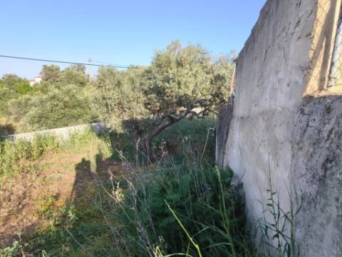TERRENO URBANO - COM 1580 - COM ARMAZEM 260 M2 - PARA CONSTRUÇÃO DE MORADIA E OU TURISMO - CORTE NOVA - ODELEITE - CASTRO MARIM - ALGARVE