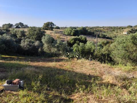TERRENO URBANO - COM 1580 - COM ARMAZEM 260 M2 - PARA CONSTRUÇÃO DE MORADIA E OU TURISMO - CORTE NOVA - ODELEITE - CASTRO MARIM - ALGARVE