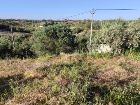 TERRENO URBANO - COM 1580 - COM ARMAZEM 260 M2 - PARA CONSTRUÇÃO DE MORADIA E OU TURISMO - CORTE NOVA - ODELEITE - CASTRO MARIM - ALGARVE