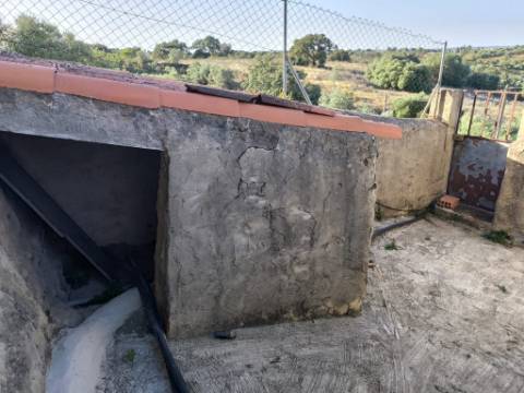 TERRENO URBANO - COM 1580 - COM ARMAZEM 260 M2 - PARA CONSTRUÇÃO DE MORADIA E OU TURISMO - CORTE NOVA - ODELEITE - CASTRO MARIM - ALGARVE