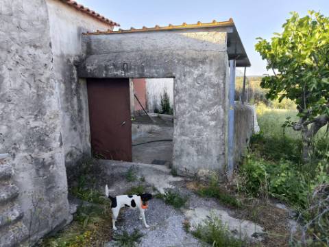 TERRENO URBANO - COM 1580 - COM ARMAZEM 260 M2 - PARA CONSTRUÇÃO DE MORADIA E OU TURISMO - CORTE NOVA - ODELEITE - CASTRO MARIM - ALGARVE