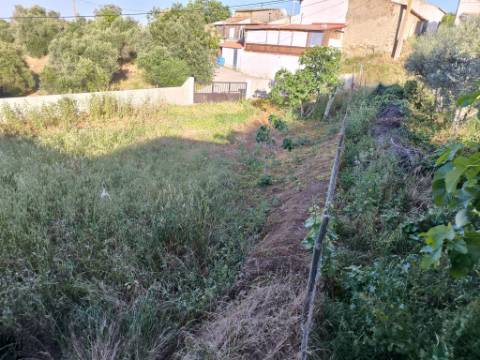 TERRENO URBANO - COM 1580 - COM ARMAZEM 260 M2 - PARA CONSTRUÇÃO DE MORADIA E OU TURISMO - CORTE NOVA - ODELEITE - CASTRO MARIM - ALGARVE