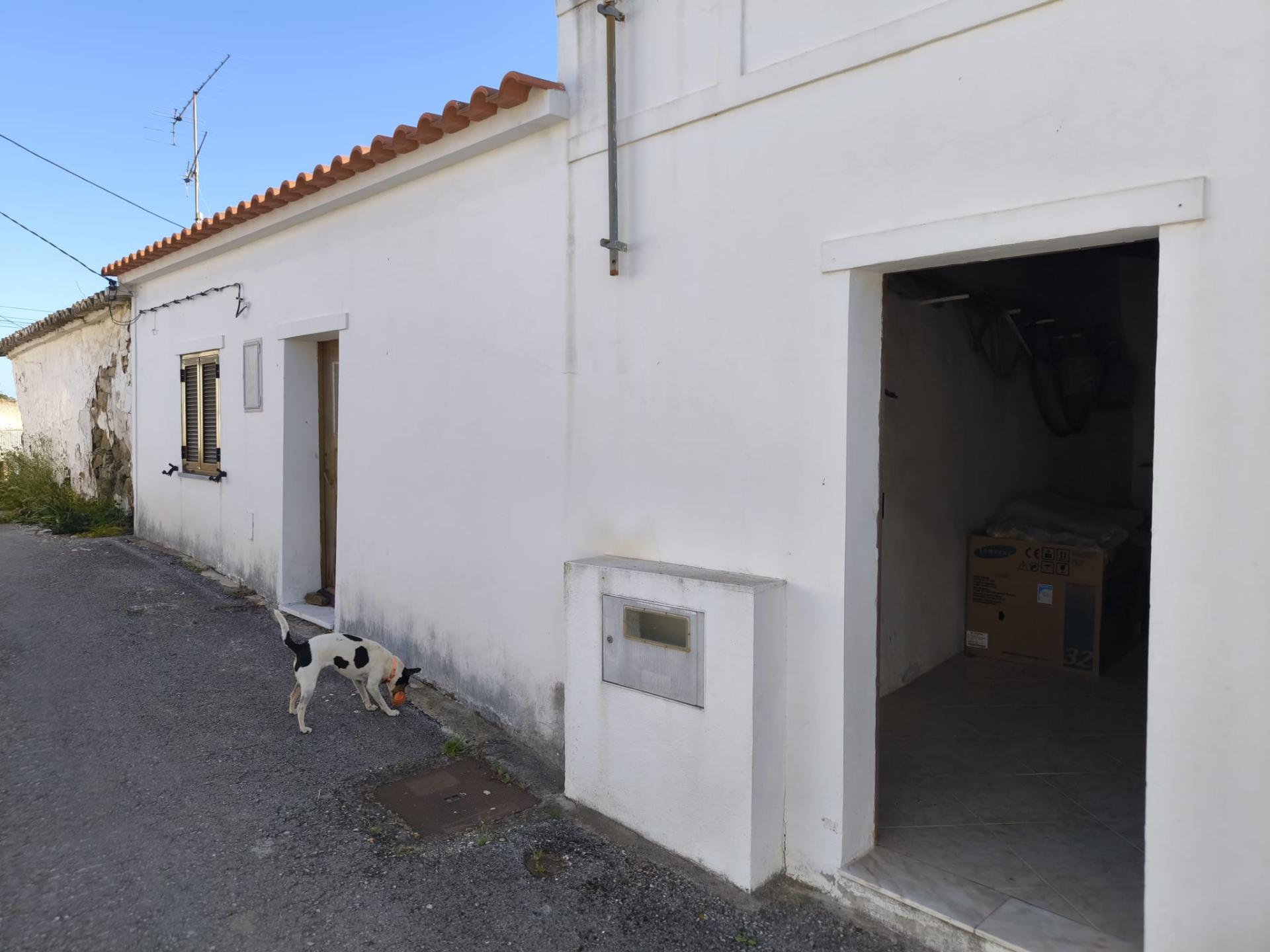 MORADIA COM JARDIM - EM CORTE NOVA - ODELEITE - CASTRO MARIM - ALGARVE