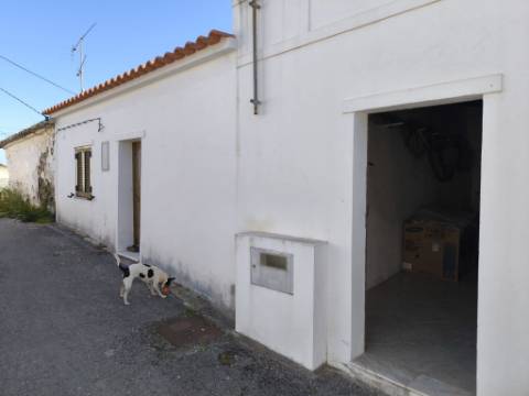 MORADIA COM JARDIM - EM CORTE NOVA - ODELEITE - CASTRO MARIM - ALGARVE