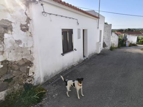 MORADIA COM JARDIM - EM CORTE NOVA - ODELEITE - CASTRO MARIM - ALGARVE