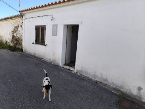 MORADIA COM JARDIM - EM CORTE NOVA - ODELEITE - CASTRO MARIM - ALGARVE