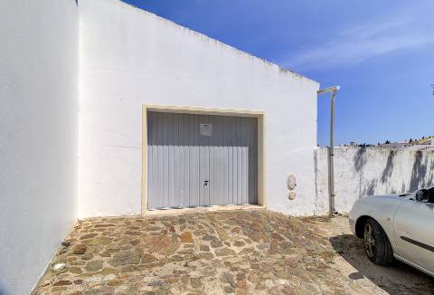 Prédio 94m² Garagem/Arrumos - Castro Marim