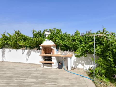 MORADIA COM PISCINA - COM 888 M² - VISTA MAR - EM SÃO BARTOLOMEU - A POUCOS MINUTOS DA PRAIA VERDE - CASTRO MARIM - ALGARVE