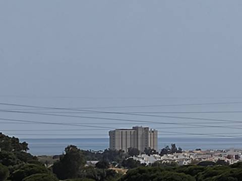 MORADIA COM PISCINA - COM 888 M² - VISTA MAR - EM SÃO BARTOLOMEU - A POUCOS MINUTOS DA PRAIA VERDE - CASTRO MARIM - ALGARVE