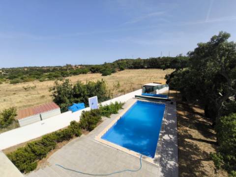 MORADIA COM PISCINA - COM 888 M² - VISTA MAR - EM SÃO BARTOLOMEU - A POUCOS MINUTOS DA PRAIA VERDE - CASTRO MARIM - ALGARVE