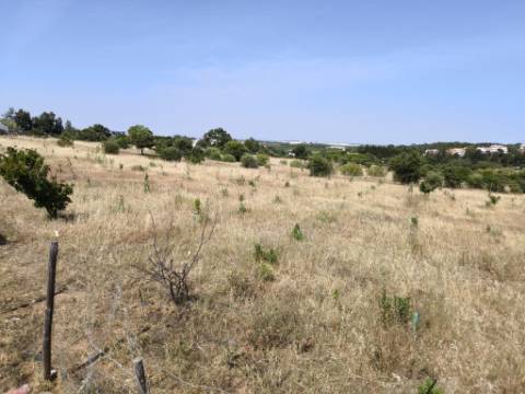MORADIA COM PISCINA - COM 888 M² - VISTA MAR - EM SÃO BARTOLOMEU - A POUCOS MINUTOS DA PRAIA VERDE - CASTRO MARIM - ALGARVE