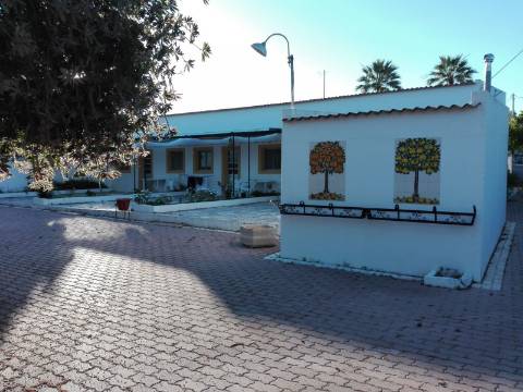 Apart hôtel de 32 quartos e piscina na Ria formosa, com possibilidade de ampliação.