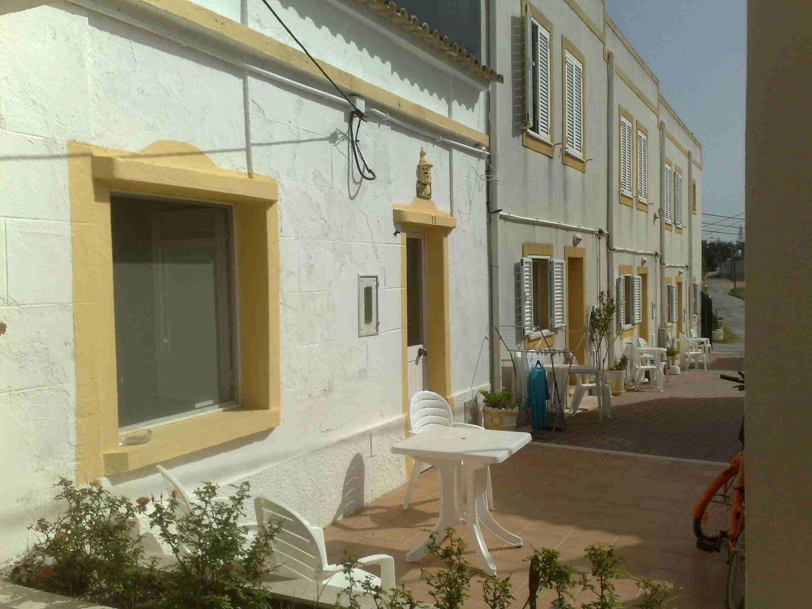 Apart hôtel de 32 quartos e piscina na Ria formosa, com possibilidade de ampliação.