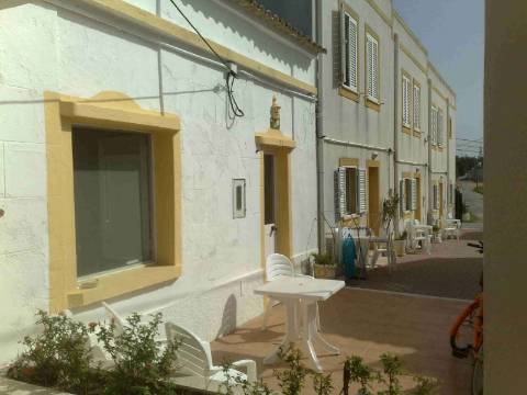 Apart hôtel de 32 quartos e piscina na Ria formosa, com possibilidade de ampliação.